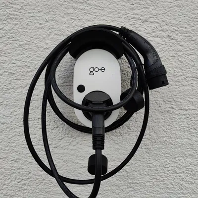 Giá đỡ cáp sạc gắn tường cho go-e Charger Gemini