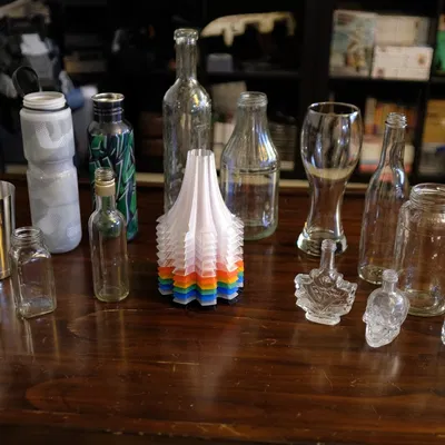 Giá đỡ khô chai, lọ, ly xếp chồng được in chế độ bình hoa