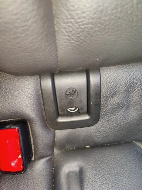 Nắp che điểm neo ghế trẻ em cho xe Audi - Image 1