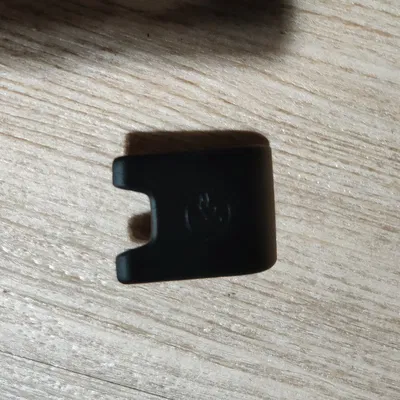 Nắp che điểm neo ghế trẻ em cho xe Audi