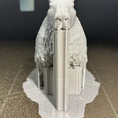 Bạn đồng hành capybara nhỏ dễ thương trong ngày căng thẳng