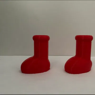 Bốt đỏ lớn kích thước ngón tay nổi tiếng