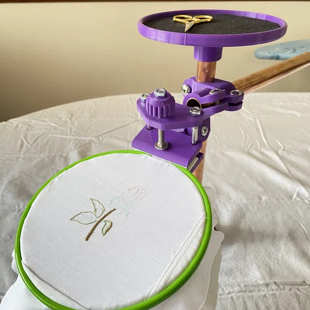 Giá đỡ thêu tay Clare: Ergonomic và dễ sử dụng - Image 1