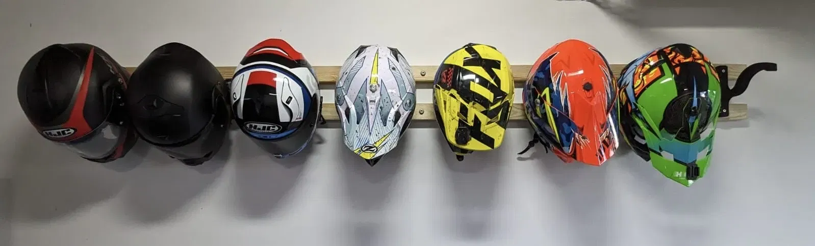 Giá treo mũ bảo hiểm xe máy không làm lõm mút xốp - Image 2