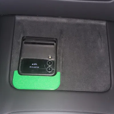 Giá đỡ điện thoại gập cho sạc không dây Tesla Model Y