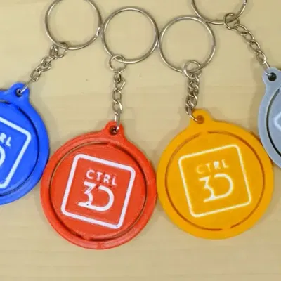 Móc khóa xoay đa màu sắc với logo Control3D