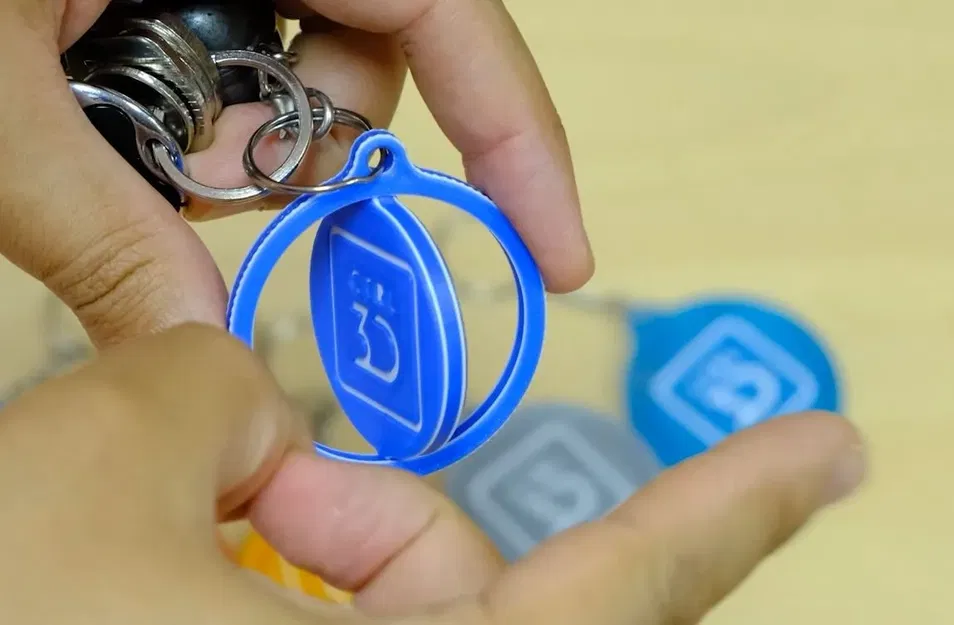 Móc khóa xoay đa màu sắc với logo Control3D - Image 3