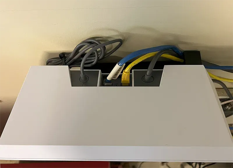 Giá đỡ router Starlink Gen 3 kèm nguồn điện treo tường - Image 2