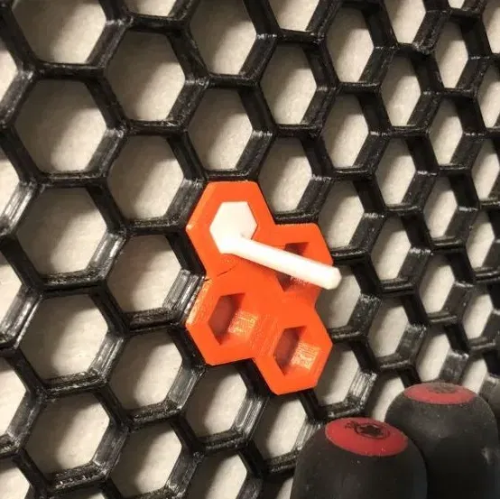 Chốt thẳng mảnh cho hệ thống tường tổ ong - Image 1