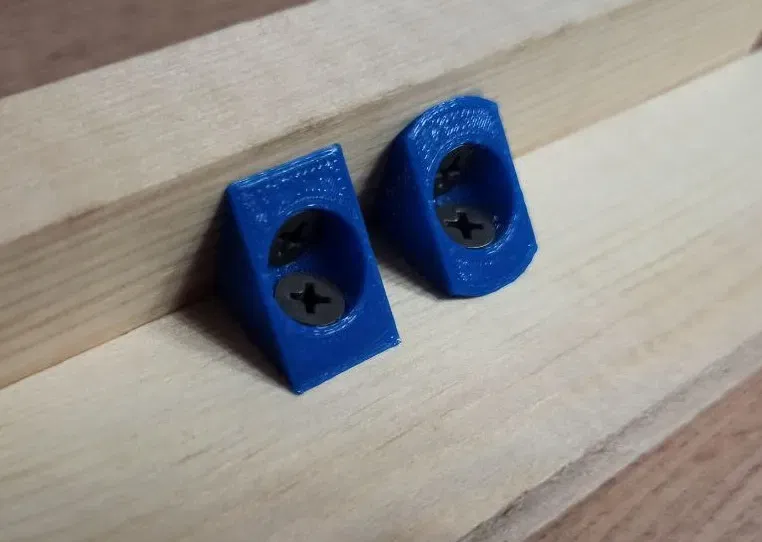 Giá đỡ góc cho hai mặt phẳng với kích thước khác nhau - Image 1