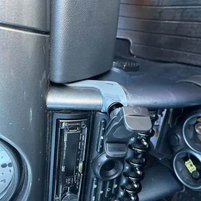 Giá đỡ điện thoại R50-R53 Mini Cooper với boss gắn ren