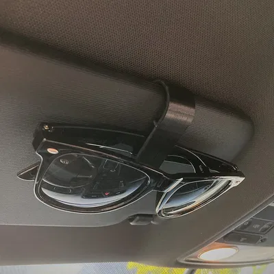 Kẹp để giữ kính râm trên kính chắn gió ô tô