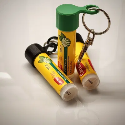 Móc khóa nắp son dưỡng môi tiện lợi