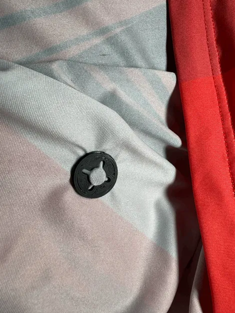 Giá đỡ/clip giữ số chạy cho áo thể thao - Image 2