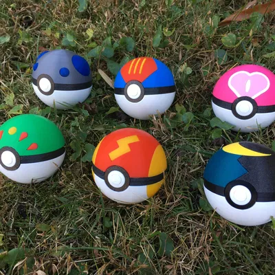 Pokeball với cơ chế bản lề in liền và khóa từ