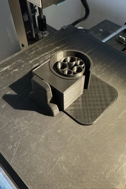 Giá đỡ NACS cho Ford Mustang Mach-E với nắp che bụi - Image 1