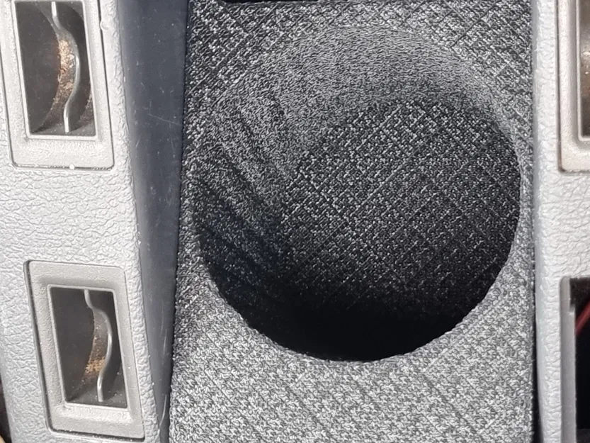 Giá đỡ cốc cho Land Cruiser 80 trong bảng điều khiển trung tâm - Image 1