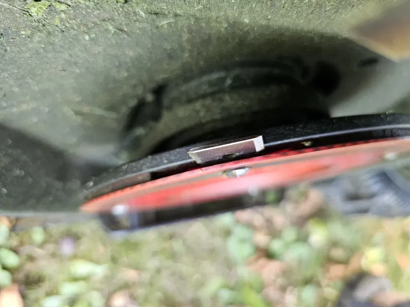 Bảo vệ lưỡi cắt LUBA 2 chống rối cỏ quanh ốc vít - Image 4