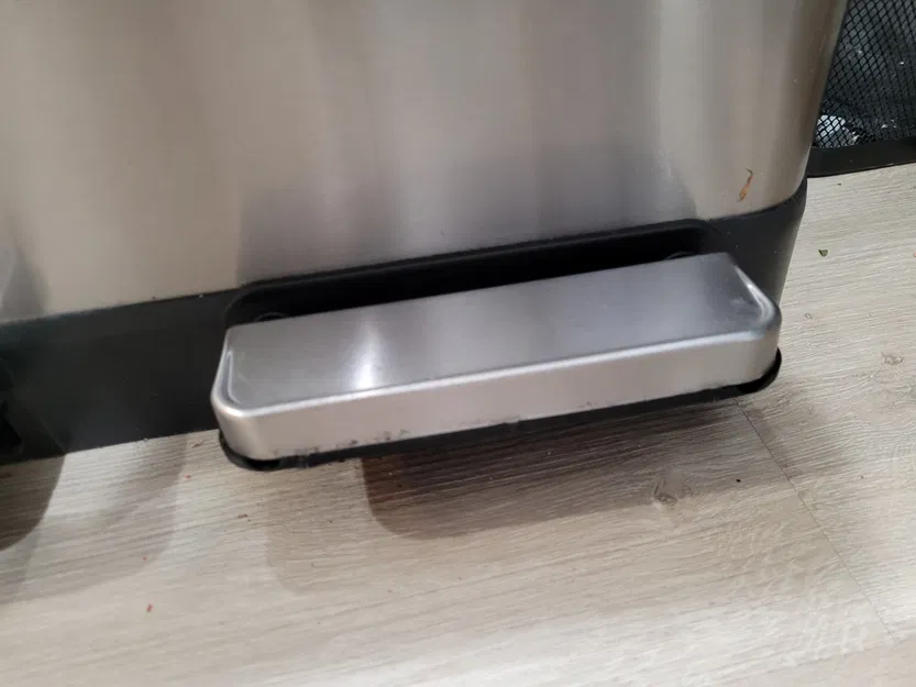 Bước thay thế cho thùng rác iTouchless 16 Gallon Kitchen - Image 1