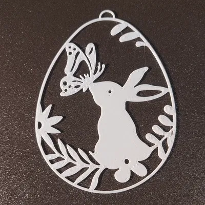 Thỏ Easter với bướm trang trí cho cây mùa Phục Sinh