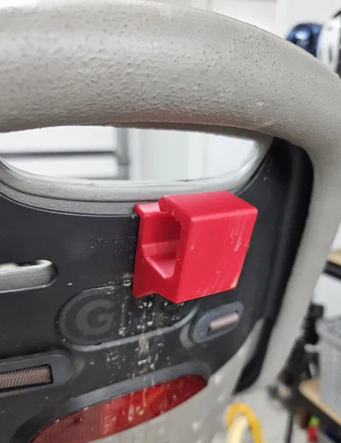 Móc treo túi cho ghế ngồi trẻ em Yepp Maxi - Image 1