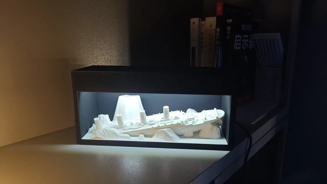 Đèn bàn và đèn ngủ chủ đề Titanic - Image 1