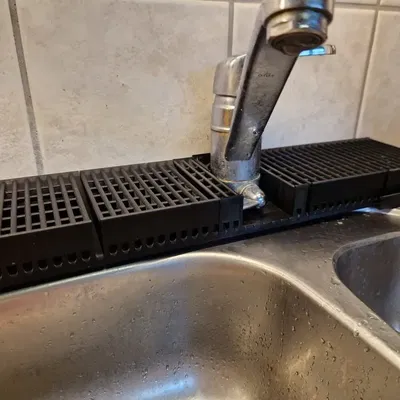 Giá đỡ chậu rửa với thiết kế thoát nước thông minh