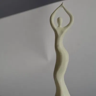 Tượng phụ nữ đang múa phong cách hiện đại tối giản