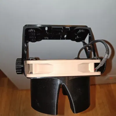 Giá đỡ quạt bàn Ion lấy cảm hứng từ Noctua