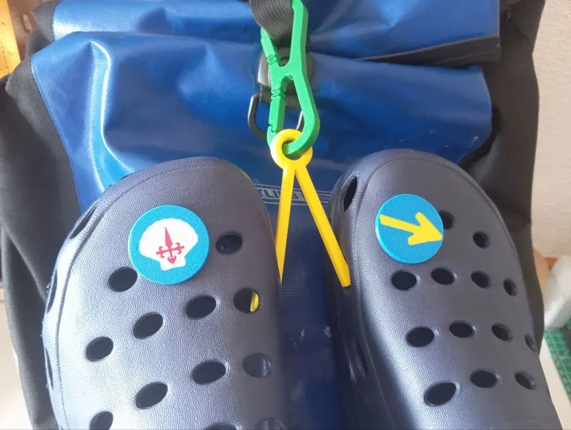 Giá đỡ balo cho giày crocs tiện lợi - Image 1