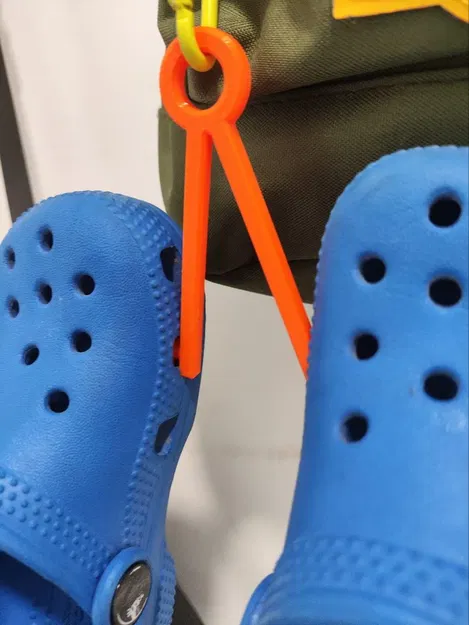 Giá đỡ balo cho giày crocs tiện lợi - Image 2