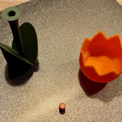 Trang trí bàn hoa tulip cho lễ Phục Sinh và giá đỡ trứng