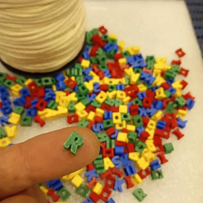 Hạt chữ cái và số cho trò chơi sáng tạo
