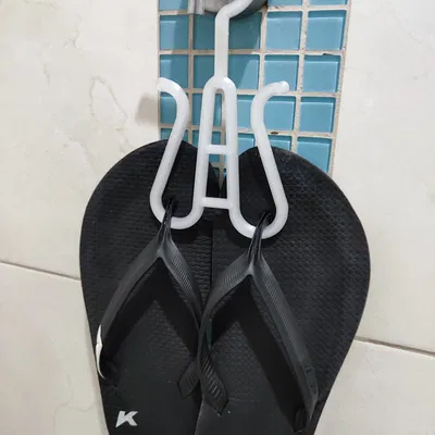 Giá treo dép xỏ ngón và dép đi trong nhà