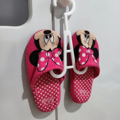 Giá treo dép xỏ ngón và dép đi trong nhà