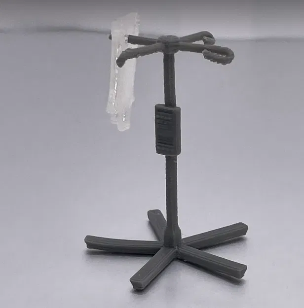 Giá đỡ IV mini và túi truyền dịch trong bệnh viện - Image 1