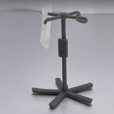 Giá đỡ IV mini và túi truyền dịch trong bệnh viện