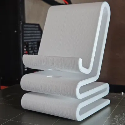 Giá đỡ điện thoại lớn với đường dẫn cáp