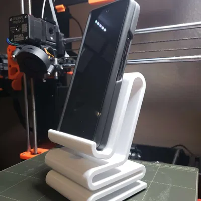 Giá đỡ điện thoại lớn với đường dẫn cáp