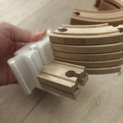 Giá đỡ tổ chức đường ray Brio gọn gàng