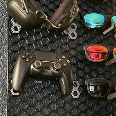 Giá đỡ kính mát kiểu tổ ong HSW