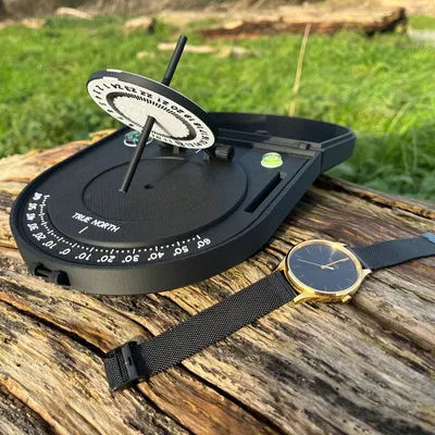 Đồng hồ mặt trời xích đạo di động dễ dàng sử dụng