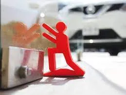 Giá đỡ cửa vui nhộn với nhân vật nhỏ ở trên - Image 1