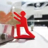 Giá đỡ cửa vui nhộn với nhân vật nhỏ ở trên