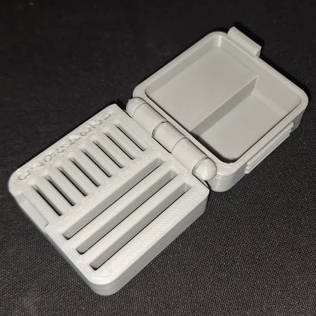 Hộp đựng thẻ nhớ MicroSD và SD 8 ngăn kích thước 4x4x3cm - Image 4