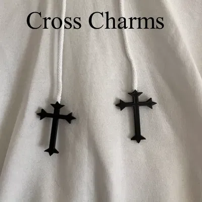 Mặt dây chuyền hình thánh giá phong cách emo