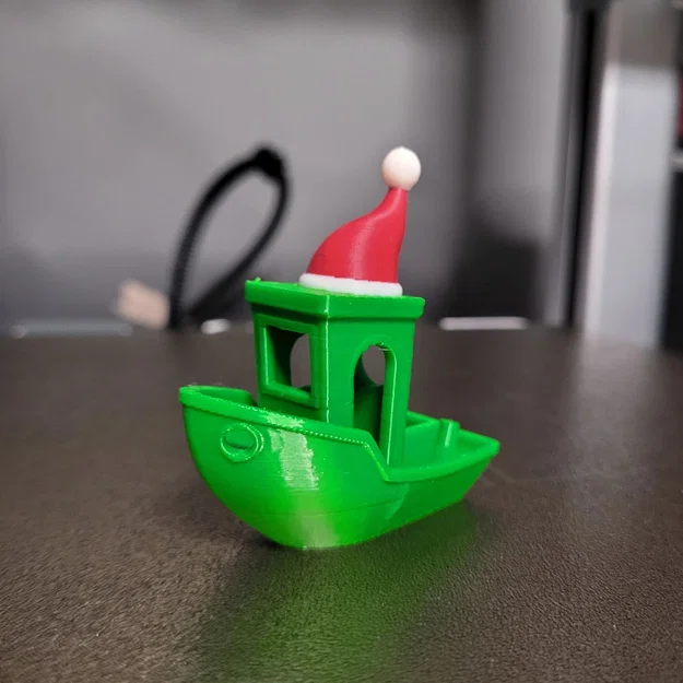 Benchy Giáng Sinh Đội Mũ Ông Già Noel - Image 2