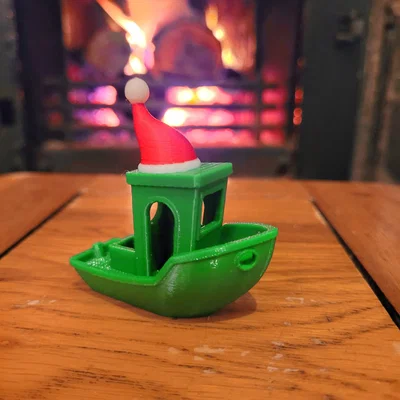 Benchy Giáng Sinh Đội Mũ Ông Già Noel
