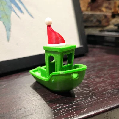 Benchy Giáng Sinh Đội Mũ Ông Già Noel
