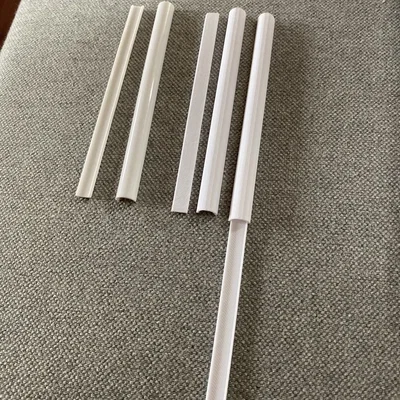 Khay cáp nhỏ IKEA cho tổ chức không gian làm việc